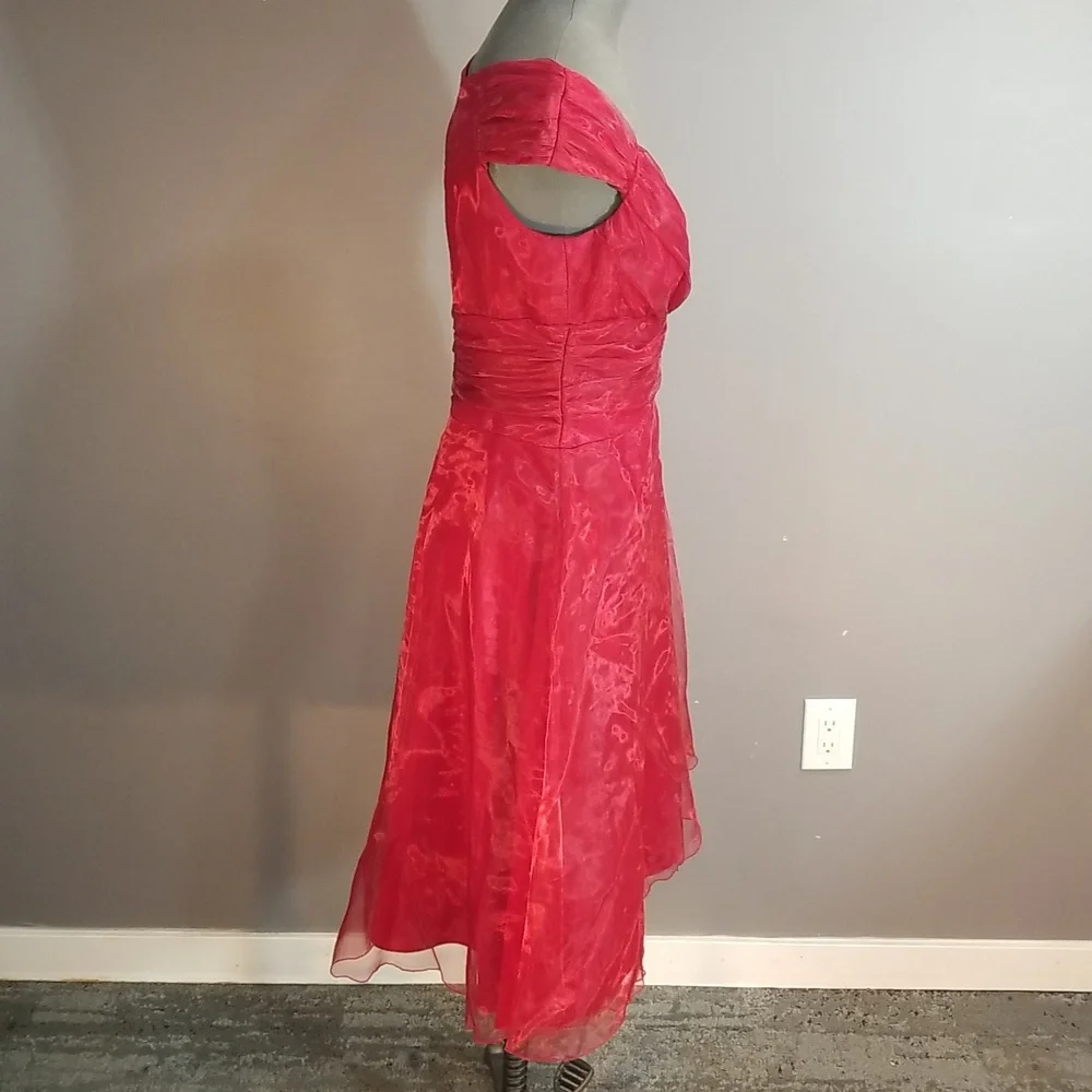 Organza Shimmering red dress approximate size 6 - Picture 8 of 17
